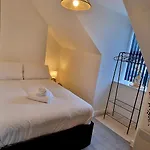 Supervalue Suite 10 - Fast Wifi, Hotel Linen, Keyless Entry, City Only 10 Mins - By Property Promise