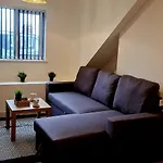 Supervalue Suite 10 - Fast Wifi, Hotel Linen, Keyless Entry, City Only 10 Mins - By Property Promise