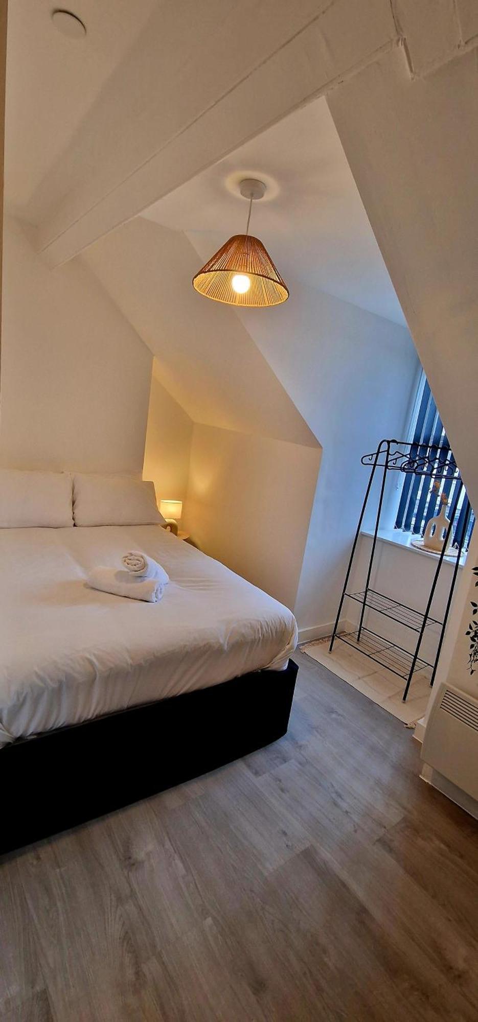 Supervalue 10 - Fast Wifi, Linen, Keyless Entry, Only 10 Mins - By Promise Apartment *